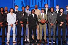 NBA球员最新排名：詹姆斯跌至第八，库里、杜兰特上升，东契奇领跑年轻球员