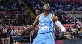 雄鹿官宣签下北卡神射手，休赛期补强仍显艰难