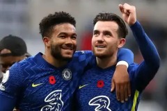 哈兰德赛场独中两元，以MVP表现闪耀焦点之战