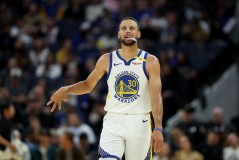 独行侠新星闪耀NBA：诺维茨基点赞，全面才华未来可期